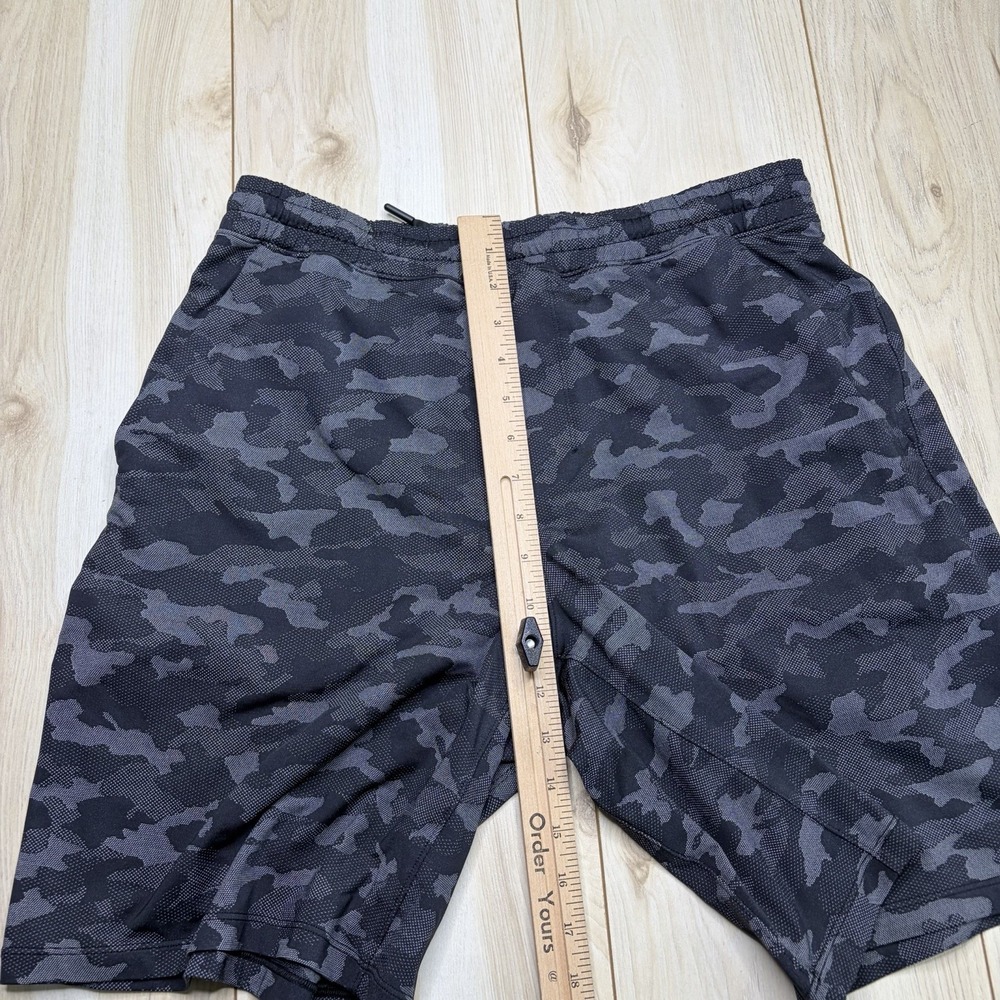 lululemon athletica Men's Black Gray Camo Athletic Shorts size large - Picture 6 of 12